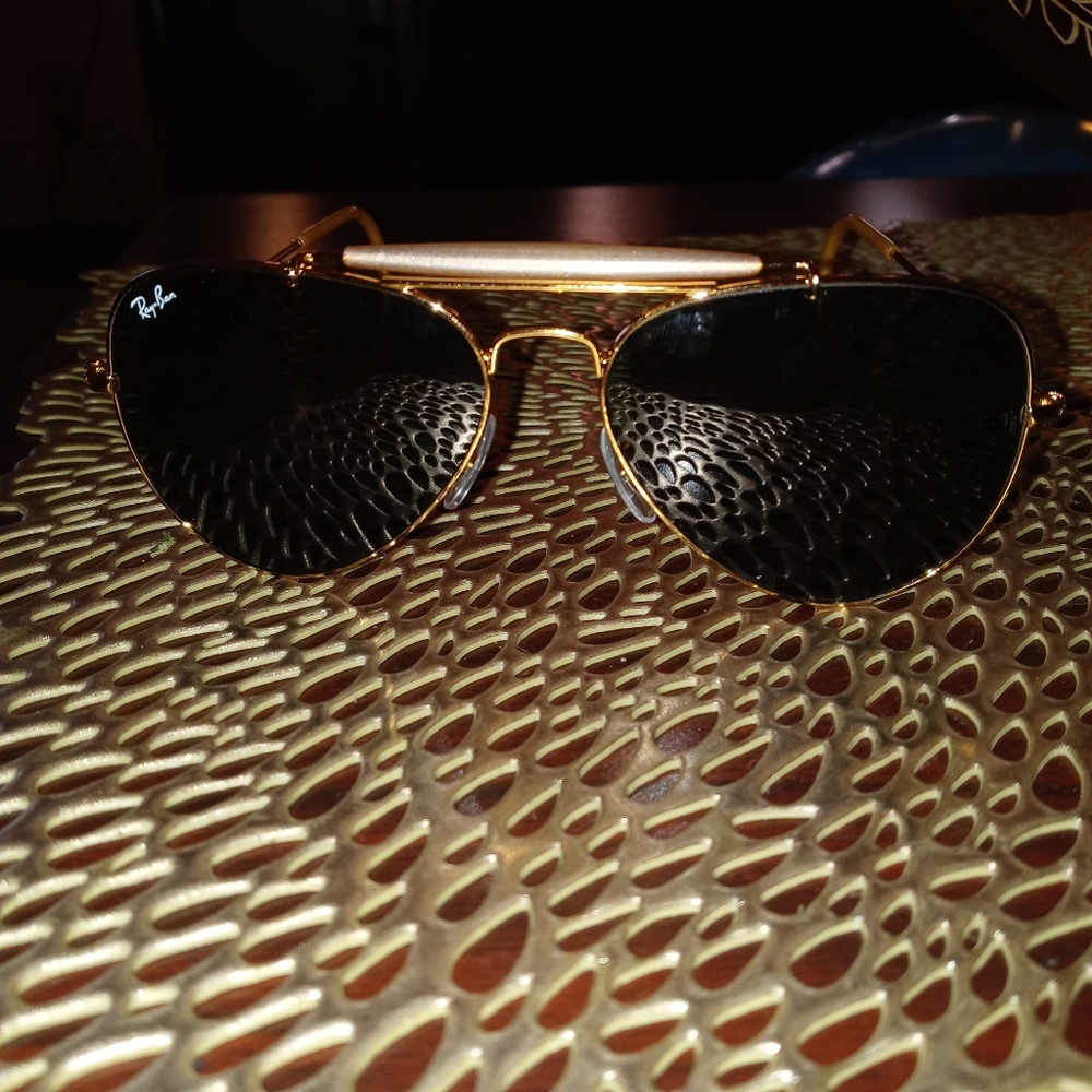 RAYBAN OUTDOORSMAN IN ALMOST BRAND NEW CONDITION